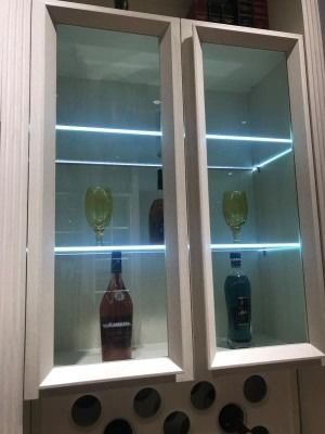 Современный теплый 3500K 900LM Сливер / Черный Алюминиевый Одностеклянный Шелфовый Свет Для 6-8 мм Стекла